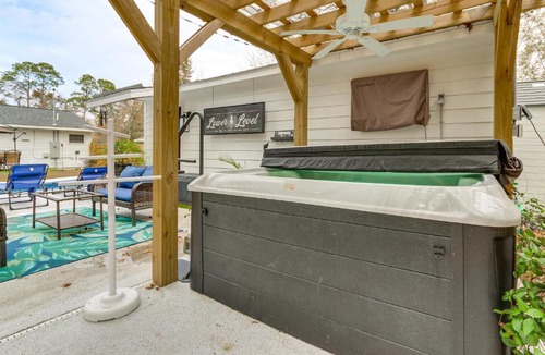 Port Wentworth House | Sand Volleyball Court, Pool, Hot Tub! Fun Retreat