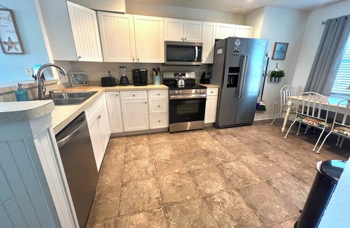 Bermuda Bay House | Sandy Paws Townhouse, Private Mini Water Park, Dog Friendly!