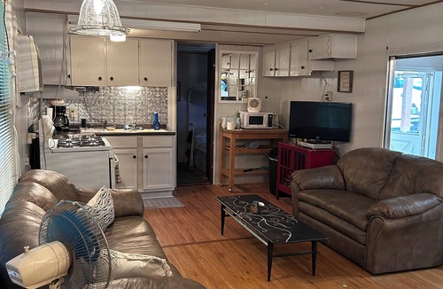 Como Cabin | Sardis Fish Camp north side near Holiday Lodge/Teckville, 1 mile from boat ramp