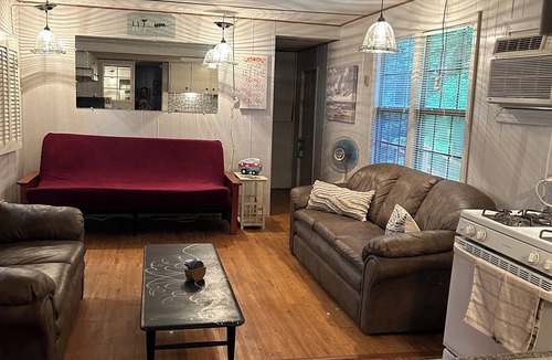Como Cabin | Sardis Fish Camp north side near Holiday Lodge/Teckville, 1 mile from boat ramp