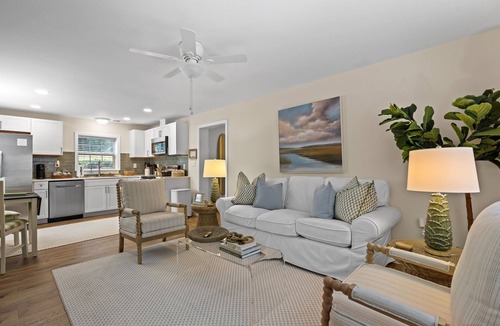Savannah Cottage | Savannah Cottage - New Renovation - 15 min to Downtown - Creek Access