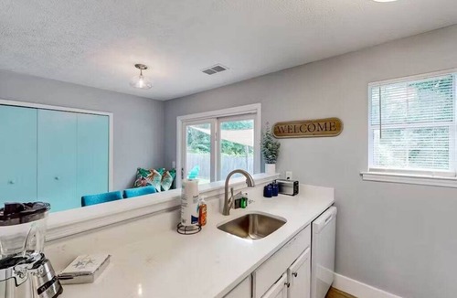 Whitemarsh Island House | Savannah Home, Firepit, Dog Friendly, Fenced Yard, Dogs OK