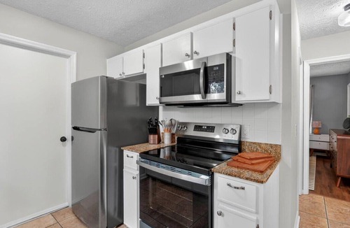 Whitemarsh Island House | Savannah Oasis | Hot Tub + Pickleball + Putt Putt