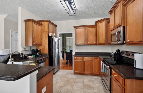 Pooler House | Savannah Oasis: Huge 6BR Home w/Arcade & King Beds Sleep 12, 9 beds, 6 BR, 3 BA