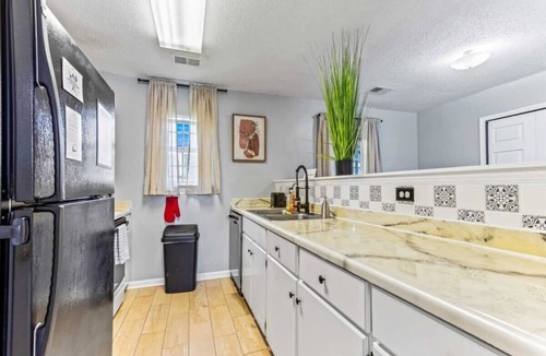 Pooler House | Screened Porch, Firepit, Patio! Peaceful in Pooler
