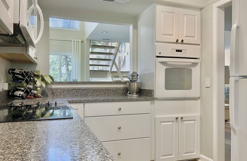 Sea Pines Villa | SEA PINES: Coastal Chic at Inland Harbour-2 bd/2 bt villa CLOSE TO HARBOUR TOWN