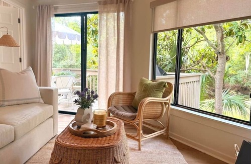 Night Heron House | Sea Pines hut, 5-min walk to beach, dog friendly!