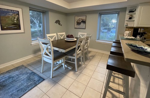 South Beach Villa | Sea Pines- South Beach! 1st Flr with a 4-minute walk to beach & Pickle Ball
