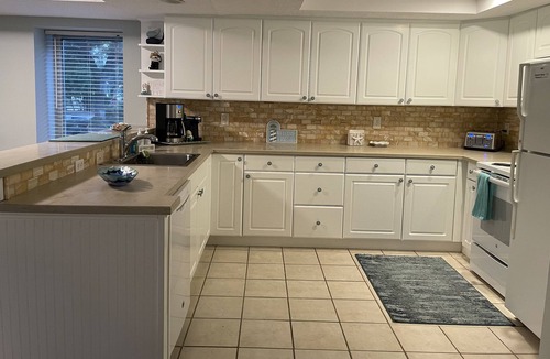 South Beach Villa | Sea Pines- South Beach! 1st Flr with a 4-minute walk to beach & Pickle Ball
