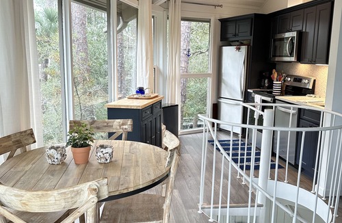 Sea Pines Villa | Sea Pines Treehouse steps to Harbour Town on Deer Island
