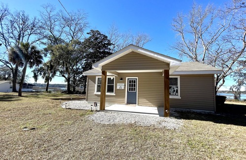 Beaufort Cottage | Seaside Cottage | Waterfront Property! Sleeps 4!