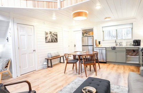 Royal Cabin | Secluded A-Frame w/hot tub-Near Pristine Lake Ouachita and Hot Springs