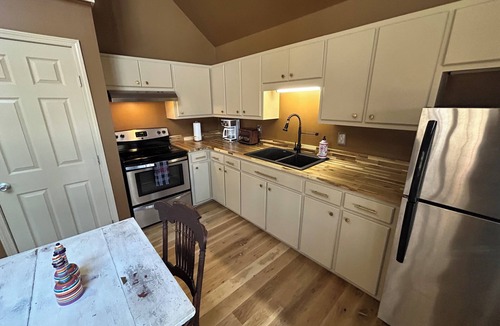 Becker Cabin | Secluded Cabin on private 60 acre lake 10 minutes from Tupelo
