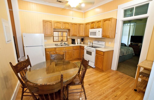 Savannah Beach Cottage | Second-Floor Suite w/Covered Porches & Full Kitchen - Steps from Dining & Shops