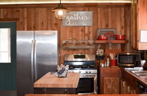 Board Camp Cabin | Shady Bend Cabin Located just 1 Mile from Wolf Pen Gap South Trailhead
