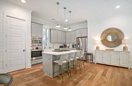 Mount Pleasant House | Shem Creek House- 5 Mins to Dtwn & Beach Hot Tub