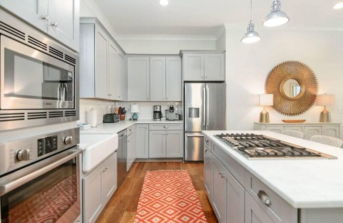 Mount Pleasant House | Shem Creek House- 5 Mins to Dtwn & Beach Hot Tub