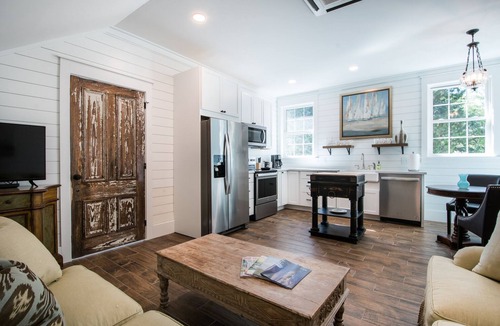 Old Village Apartment | Shem Creek Luxury Studio - Minutes to Charleston and Beaches