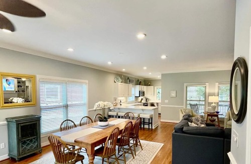 Vanderhorst Plantation House | Sleep10 minutes from the beach community pool, golf
