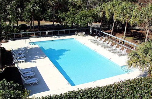 Vanderhorst Plantation House | Sleep10 minutes from the beach community pool, golf