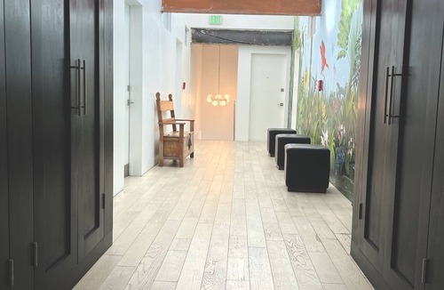 Laurel Park Apartment | Sleeping Studio, Secure & Cute Downtown between Siesta & Lido Beaches