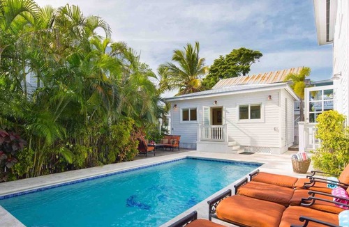 Uptown - Upper Duval House | *SOUTHERNMOST HOSPITALITY VII* 7BR & Pool + Last Key White Glove Service.