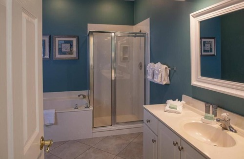 The Cottages Resort | Spacious 3-bedroom condo on Hilton Head Island short walk to beach AUG 15-22