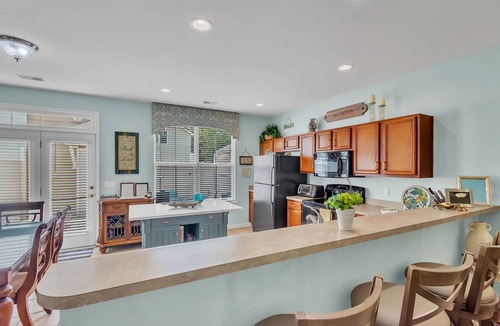 Bluffton Condo | ✨ Spacious 3BR Retreat Minutes from Old Town Bluffton – Walk, Bike, or Drive! ✨