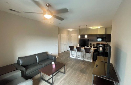 Kayton - Frazier Area Apartment | Spacious 4 Bed/4 Bath Apt in Savannah's Historic District