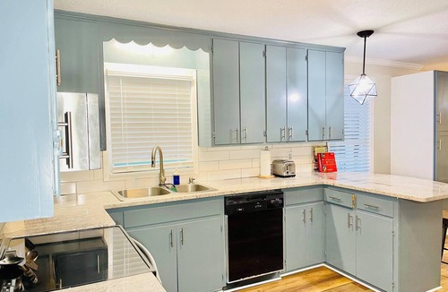 Lyons House | Spacious 4-Bedroom for Travelers, Contractors & Corporate Stay @SweetOnionHome