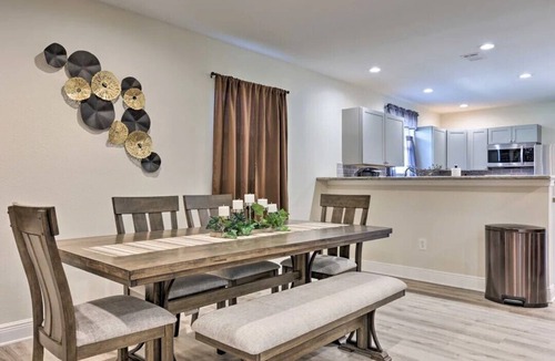 Mississippi City House | Spacious 4-bedroom house with WiFi, AC in amazing Gulfport 1/2 Mile from Beach