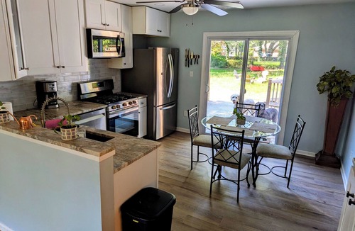 Charleston House | Spacious 4BR Retreat w/Huge Yard, Outdoor Shower, Mins to Beach & Downtown
