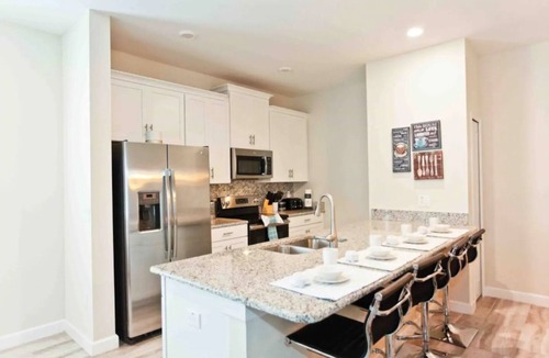 Kissimmee Resort | Spacious 5-bedroom/4 bathroom/Private Pool/Sleeps 13 inside Resort Near Disney!