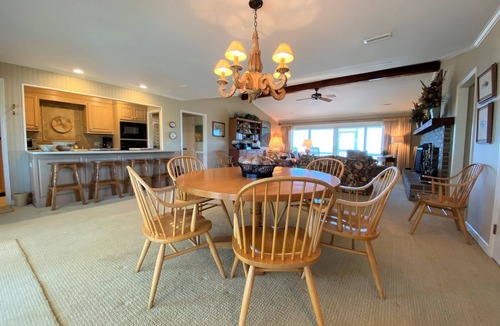 Edisto Island House | Spacious Beachfront Home;Screened Porch; Sunset Views & Dolphin Sightings: CableTV/WiFi