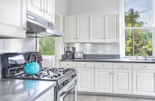 Old West Broad Neighborhood House | Spacious Downtown Historic District Loft, Walk Everywhere by Lucky Savannah