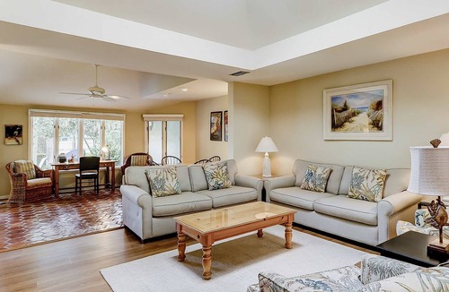 Beach Lagoon Condo | Spacious Getaway, Steps Away From The Ocean