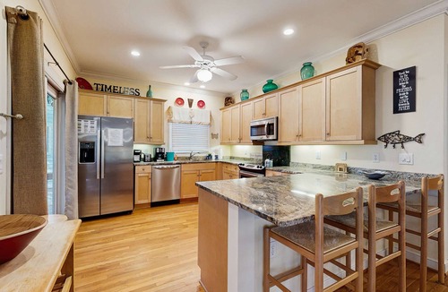 Vanderhorst Plantation House | Spacious home with pool - walk to beach & golf