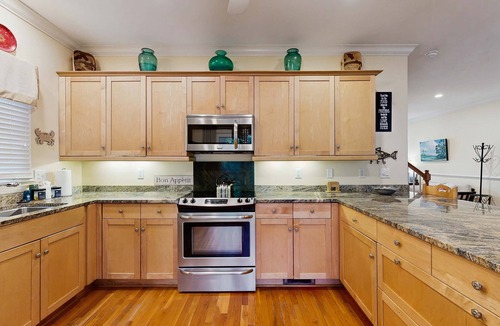 Vanderhorst Plantation House | Spacious home with pool - walk to beach & golf