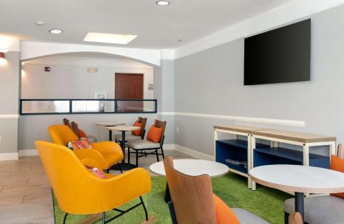 Eden Hotel | Spark by Hilton Savannah Airport