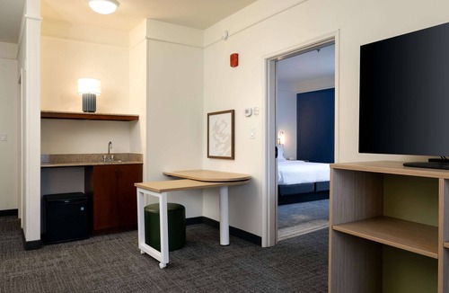 Eden Hotel | Spark by Hilton Savannah Airport