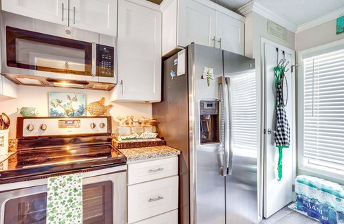 Oceanmarsh Subdivision Condo | St Helena Island Condo on Private Island w/Deck!