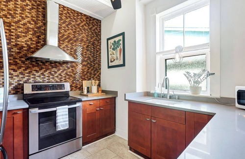 Metropolitan House | Starland District - Spacious 2-Bedroom Haven