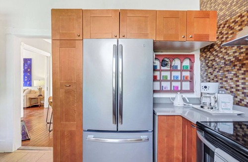 Metropolitan House | Starland District - Spacious 2-Bedroom Haven