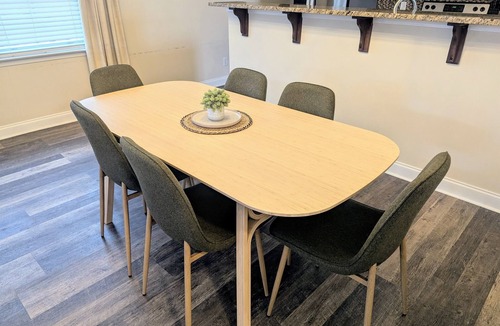 Thomas Square House | Starland Escape *Walkable with Off-street Parking*