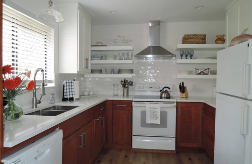 West Beach Cottage | STEPS from the beach Remodeled Kitchen & Master Bath!
