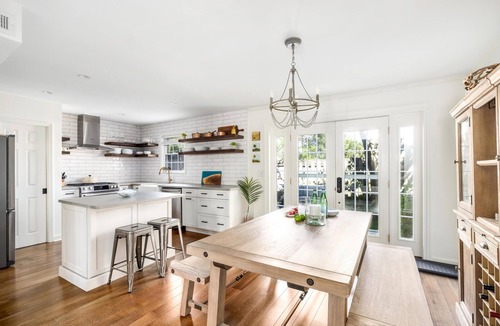 Harleston Village House | Steps to King, Colonial Lake & Dining
