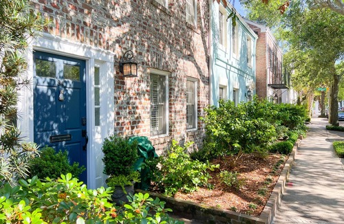 Harleston Village House | Steps to King, Colonial Lake & Dining
