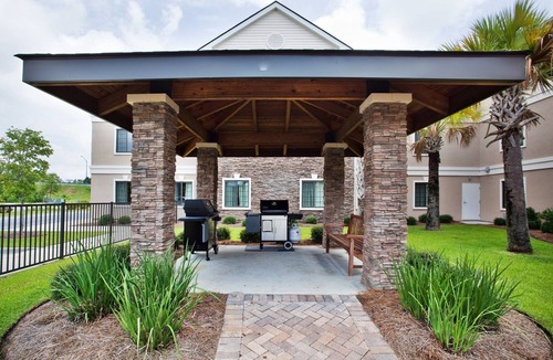 Eden Apartment | Studio Near the Savannah Airport | Seasonal Pool Access + Free Breakfast