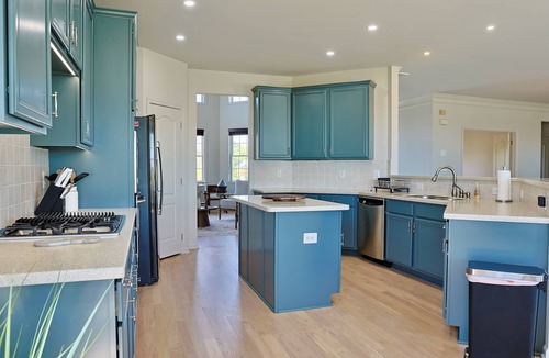 Bayside House | Stunning Bayside View Retreat; Resort, Pools & Gym