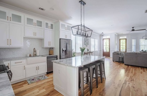 Metropolitan House | Stunning Downtown 3BD-2.5BA Home| Near Forsyth Pk